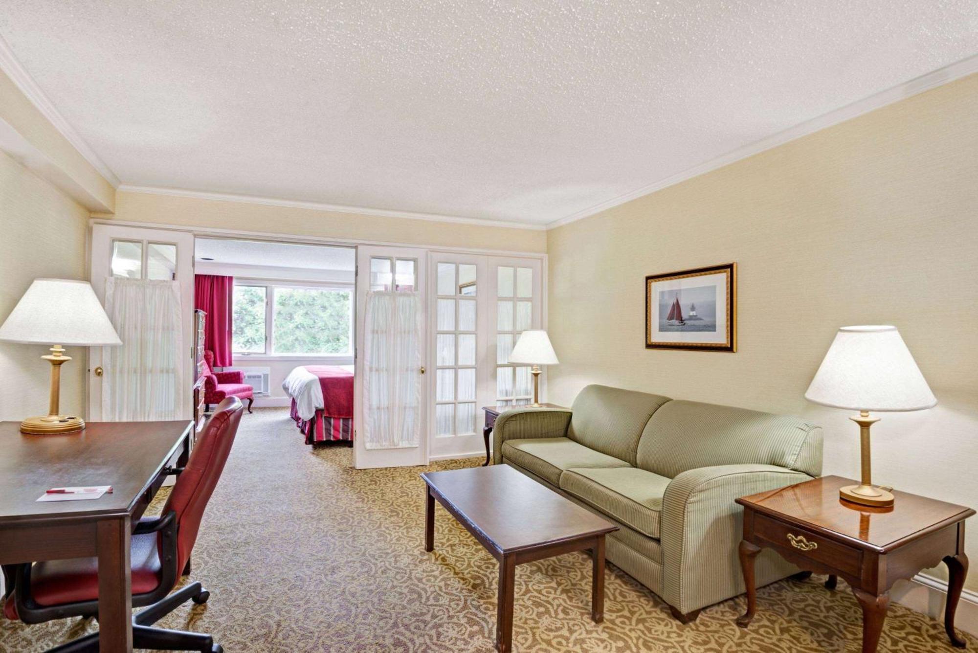 Ramada By Wyndham Seekonk Providence Area Экстерьер фото
