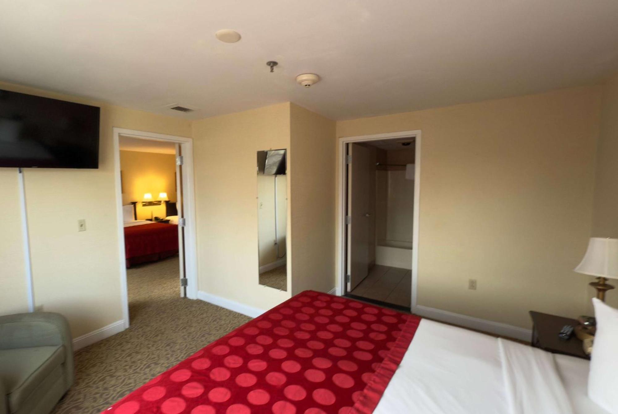 Ramada By Wyndham Seekonk Providence Area Экстерьер фото