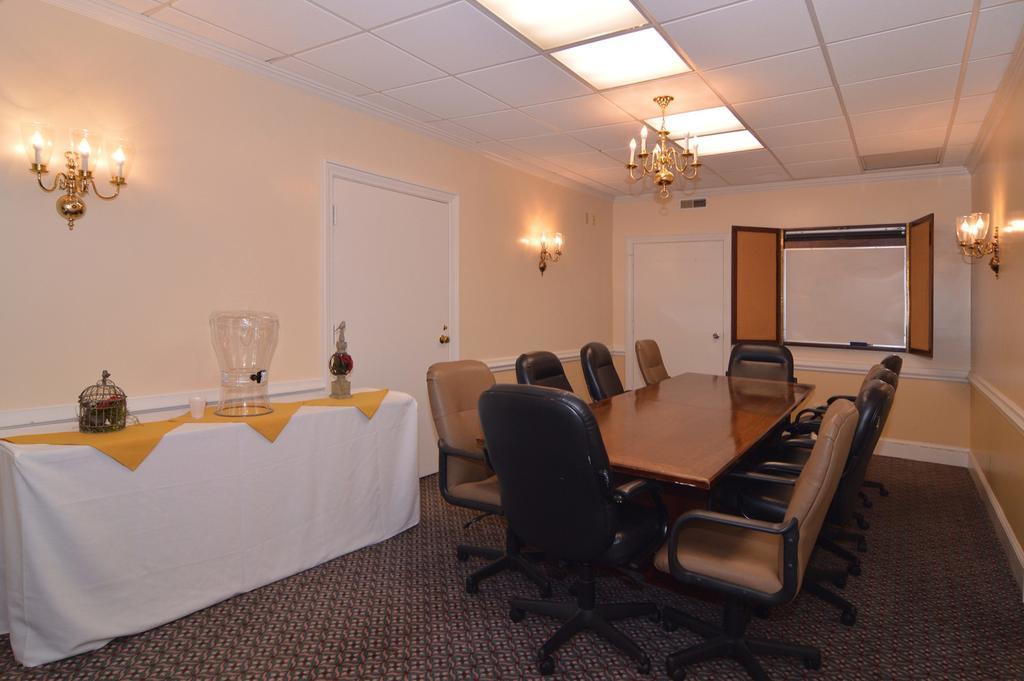 Ramada By Wyndham Seekonk Providence Area Экстерьер фото