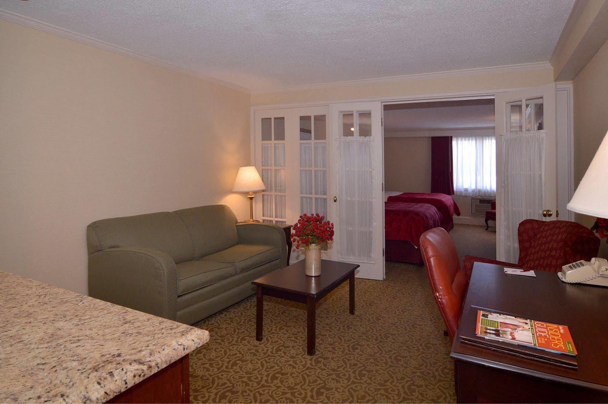 Ramada By Wyndham Seekonk Providence Area Экстерьер фото